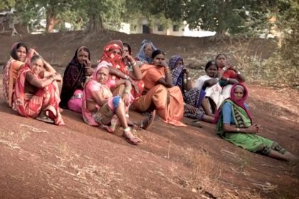 पथर्रा की दादियां... एक गांव, एक फैक्ट्री और संघर्ष की कहानियां