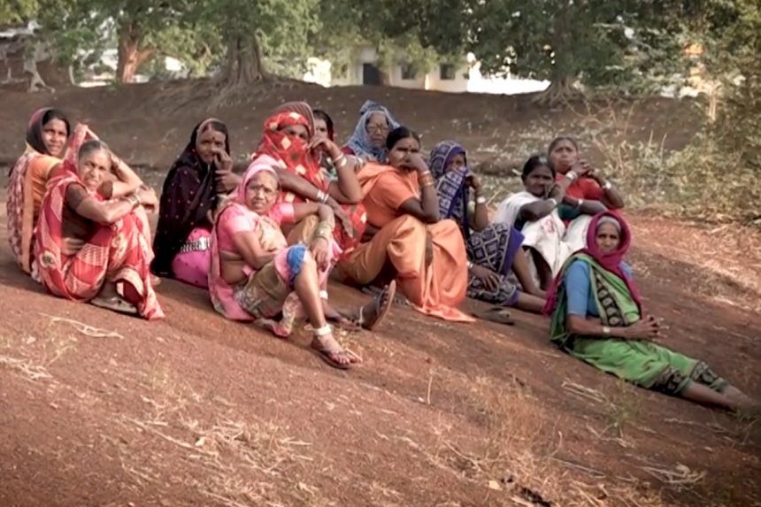पथर्रा की दादियां... एक गांव, एक फैक्ट्री और संघर्ष की कहानियां