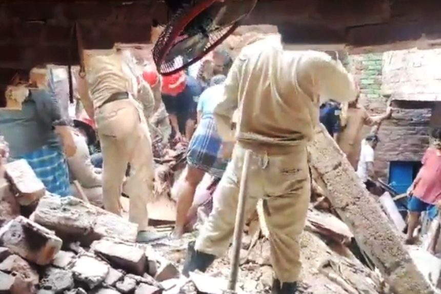 Delhi building collaps