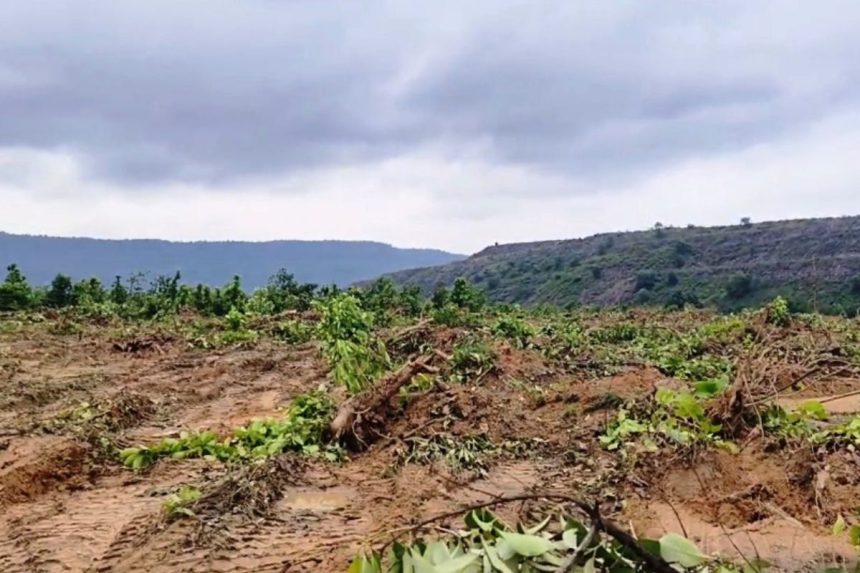 Tamnar villagers Protest