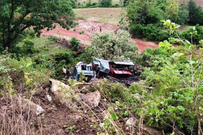 kawardha road accident