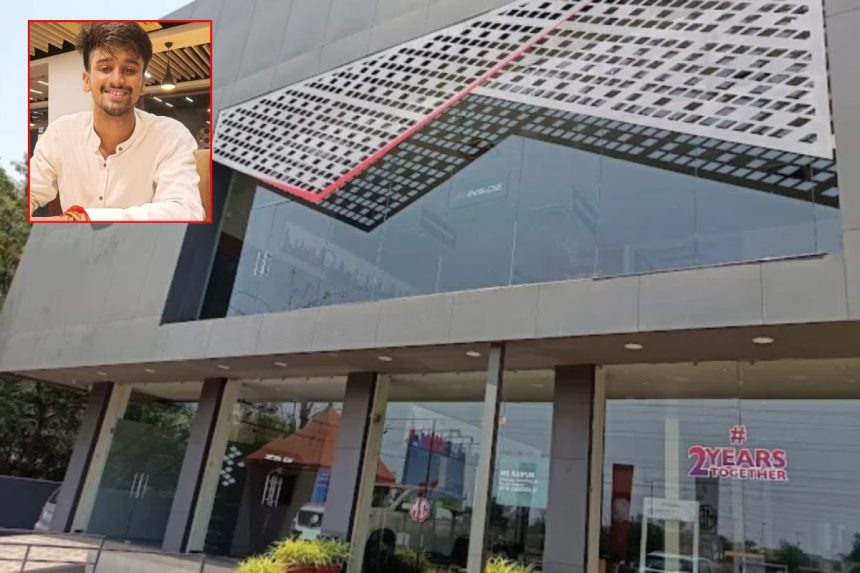 MG Hector car showroom accident