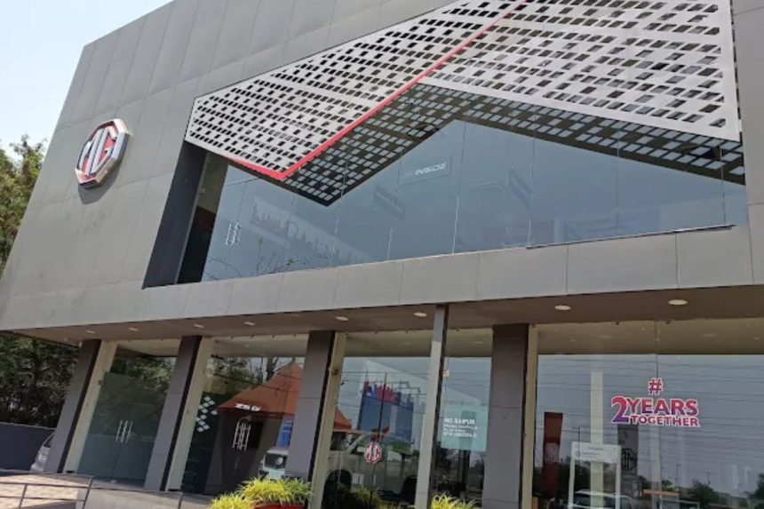 raipur lift accident